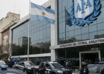 La AFA establece vínculos comerciales con un empresario israelí procesado por falsedad documental