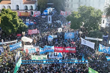 Multas diarias al jefe de Gabinete por incumplimiento de la Ley de Fondos Universitarios
